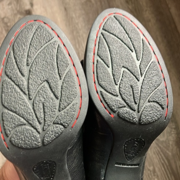 BORN - Picture 10 of 17